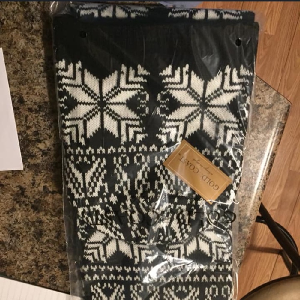 Snowflake scarf and hat (toboggan)